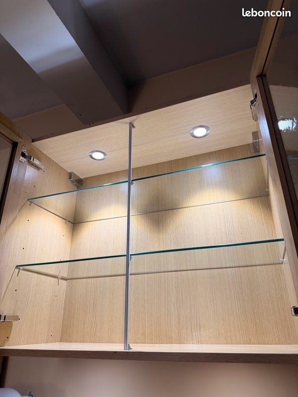 Vitrine murale en bois avec éclairage intégré (image 4)