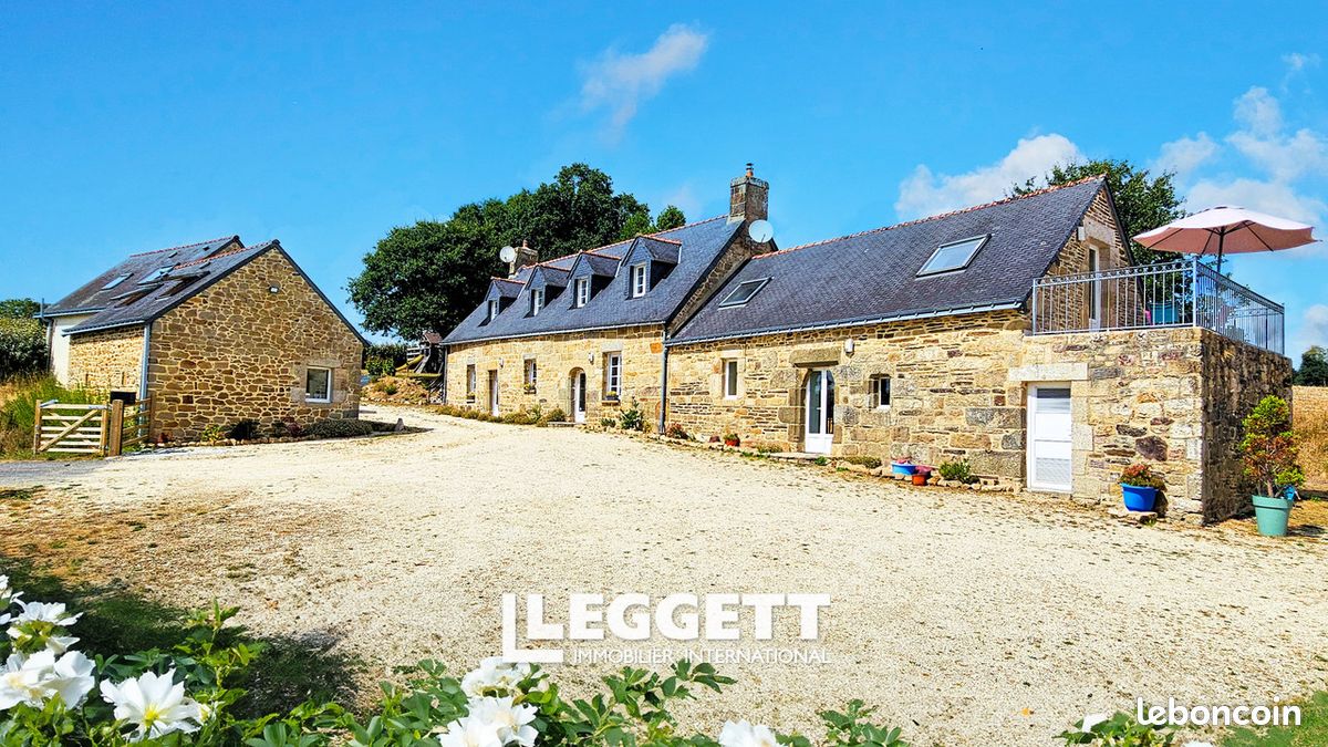 Maison 10 pièces 187 m² · à Rostrenen · 187 m² · 370 000 €