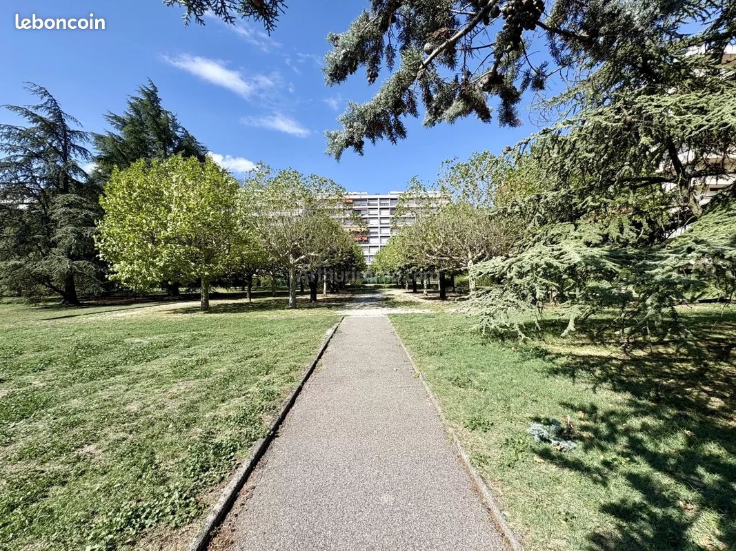 Appartement 5 pièces 119 m² · à Échirolles · 119 m² · 195 000 €