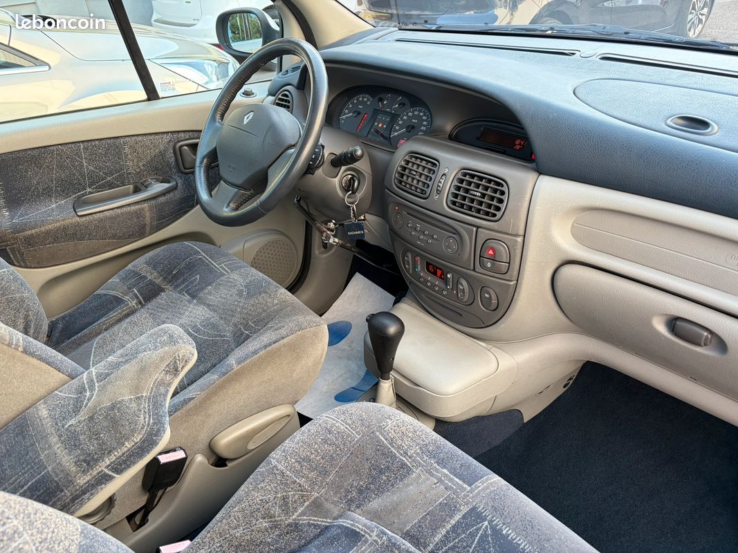 RENAULT SCENIC 1.6 1V 110ch EXPRESSION BVA équipé PMR (image 4)