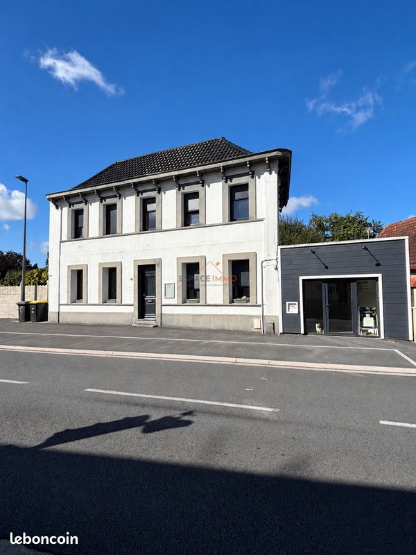 Maison 9 pièces 200 m² · à Wallers · 200 m² · 361 000 €