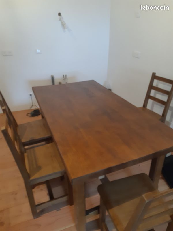 Table et chaises en bois (image 1)