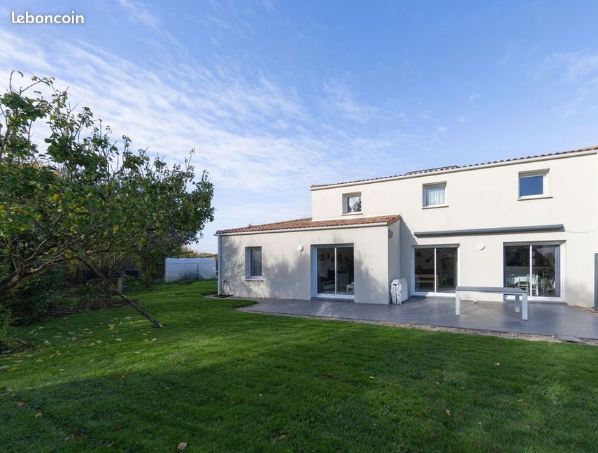 Maison 9 pièces 211 m² · à Nesmy · 211 m² · 576 000 €
