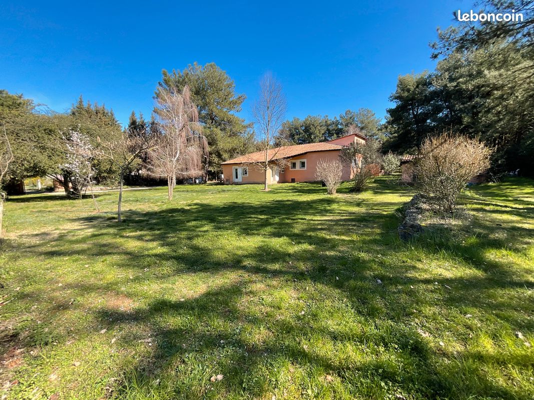 Maison 16 pièces 303 m² · à Simiane-Collongue · 303 m² · 1 195 000 €