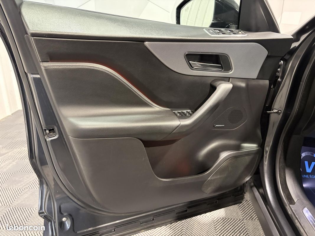 JAGUAR F-PACE 3.0i V6 Suralimenté 380 BVA Stop/Start AWD S (image 21)