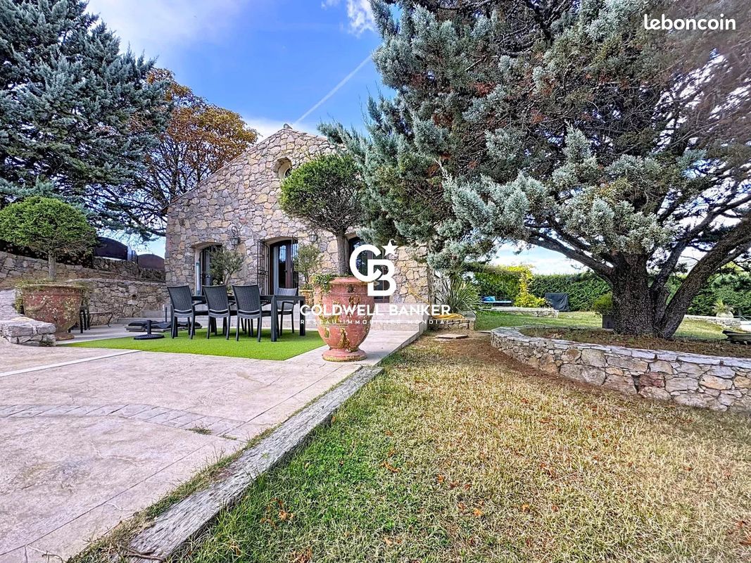Maison 14 pièces 380 m² · à Ampus · 380 m² · 1 230 000 €