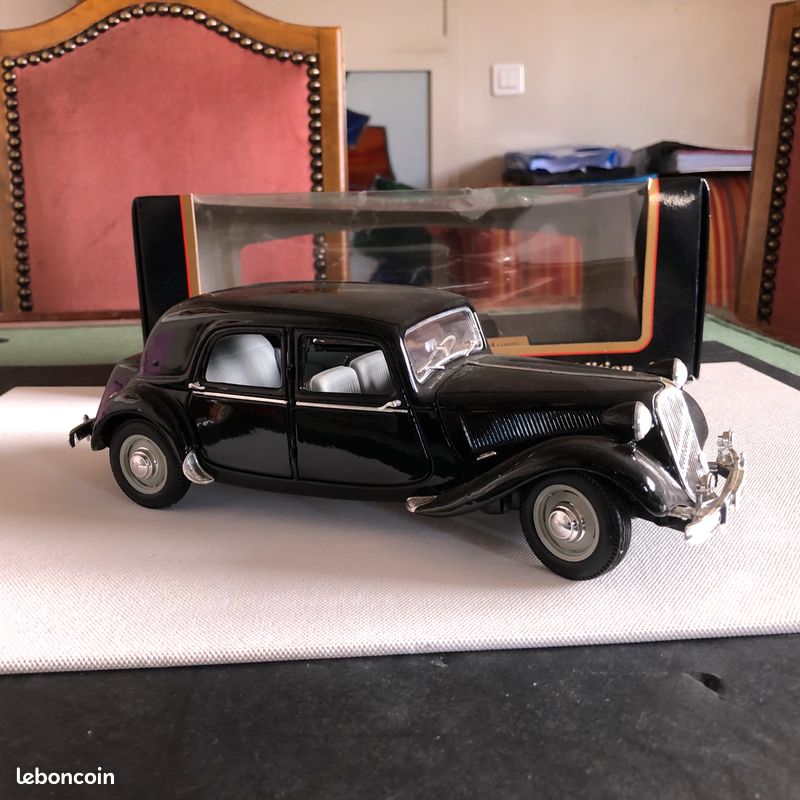 Citroën 15CV 6 cylindres 1952 - MAISTO 31821BK - 1/18