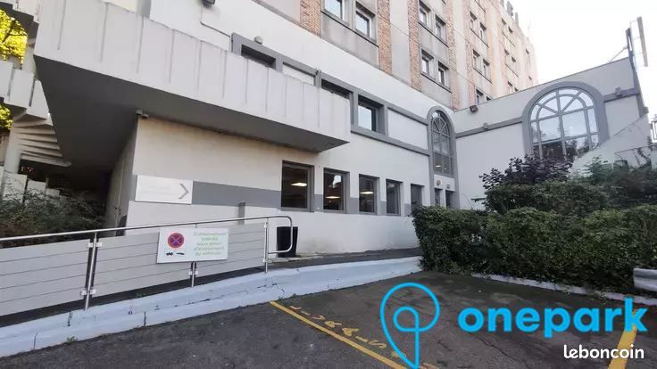 Parking 12 m² · à Villejuif · 12 m² · 152 €