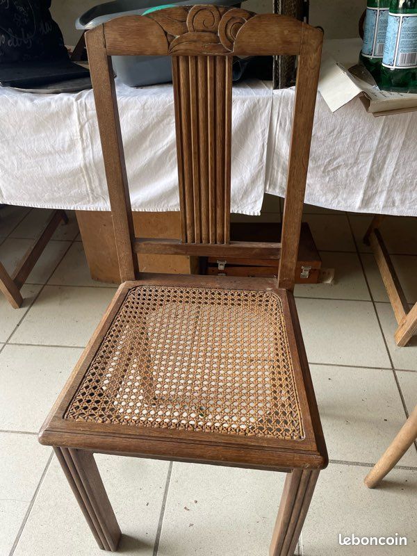 Vends chaises cannées en bois (image 1)