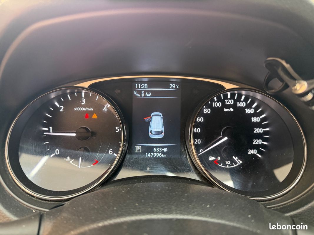 Nissan X-TRAIL 1.6 dCi 130 Ch X-Tronic Tekna - HISTORIQUE COMPLET NISSAN / 2 EME MAIN / TOIT OUVRANT PANORAMIQUE / CAMERA 360 ° / SIEGES ELECTRIQUE & CHAUFFANT (image 19)