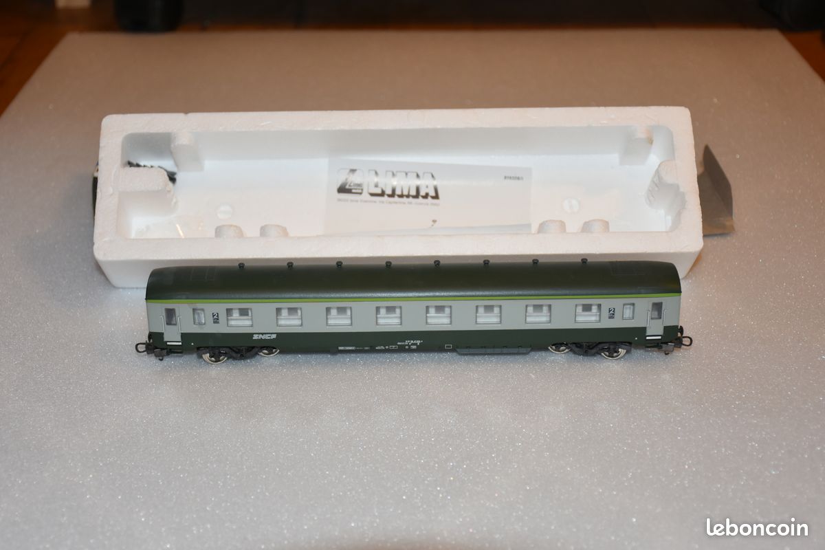 Voiture DEV Lima 2nde Classe HO réf 309104 (image 1)