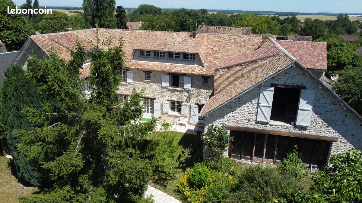 Maison 8 pièces 274 m² · à Montfort-l'Amaury · 274 m² · 450 000 €
