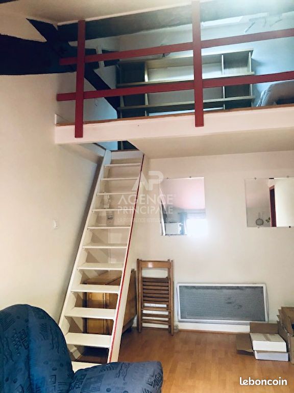 Appartement 1 pièce 17 m² · à Versailles · 17 m² · 672 €
