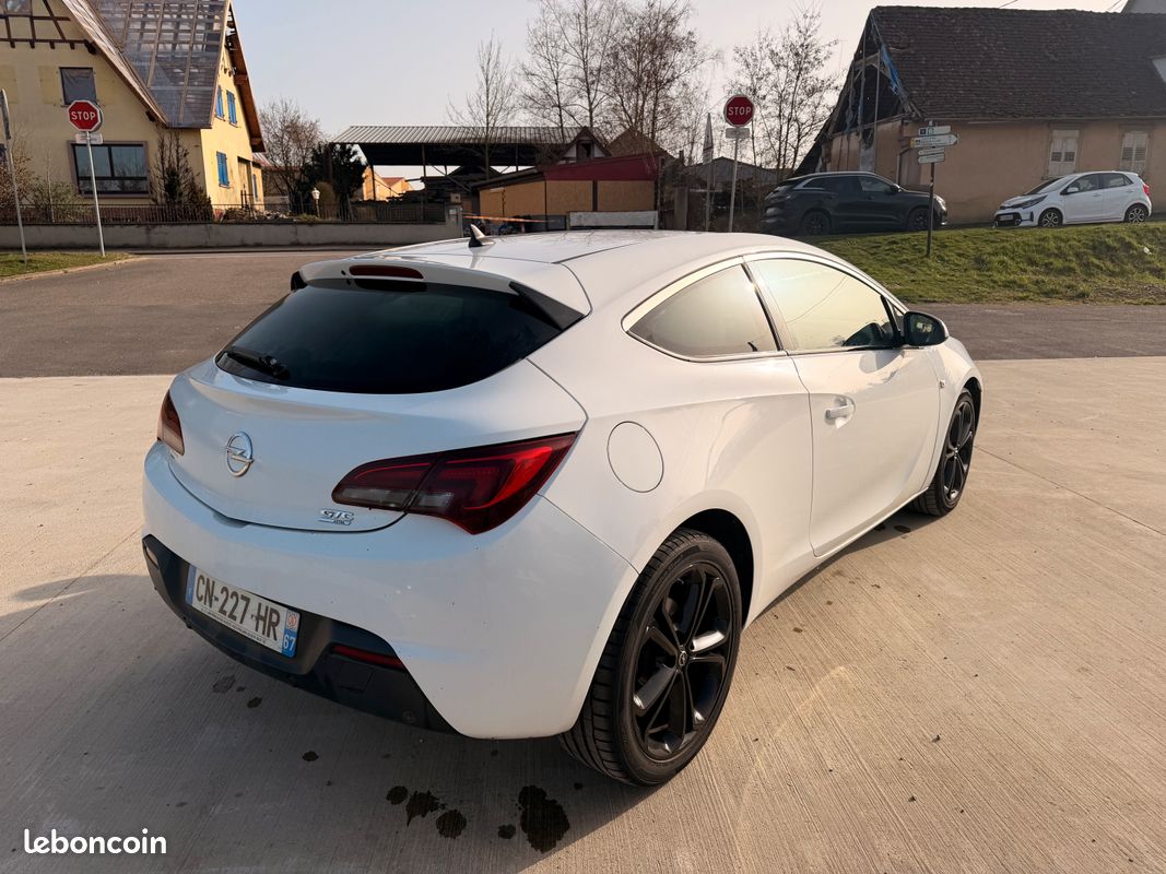 Opel Atra 2.0 CDTI 165 GTC (image 2)