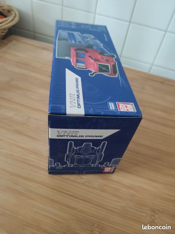 Transformers Optimus Prime Volvo VNR (image 5)