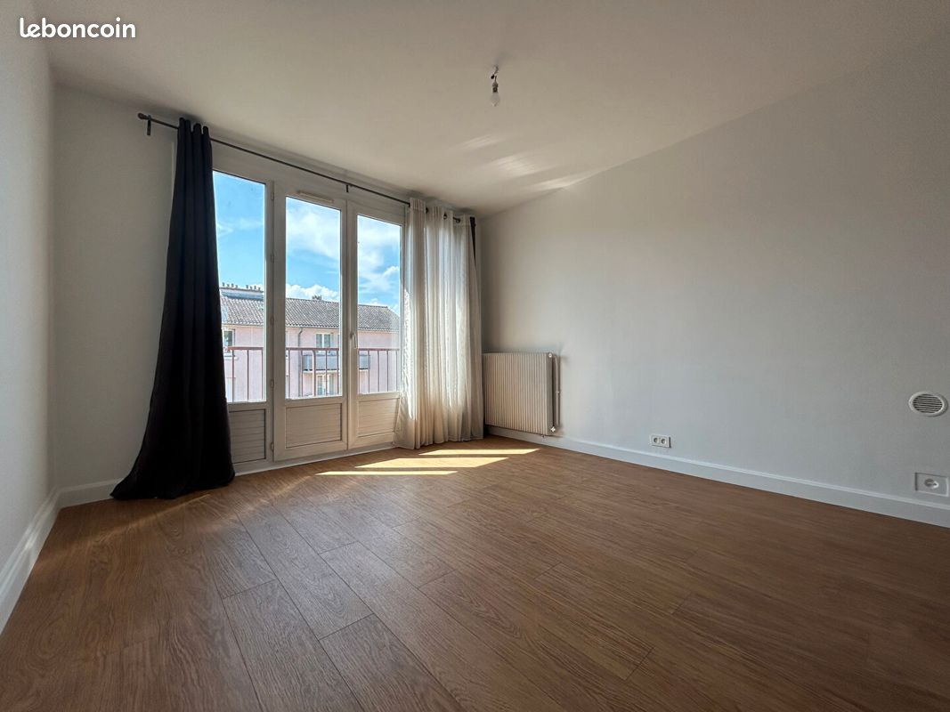 Appartement 2 pièces 46 m² · à Le Mesnil-le-Roi · 46 m² · 854 €