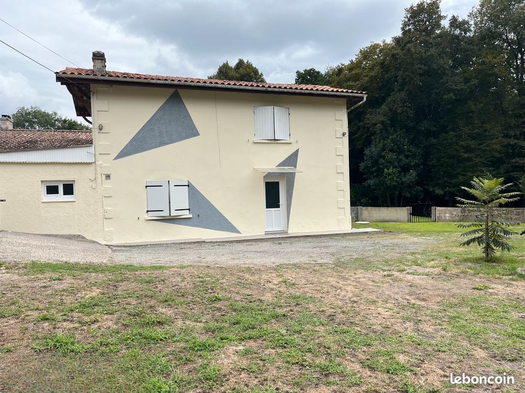 Maison 100 m² · à Laruscade · 100 m² · 900 €