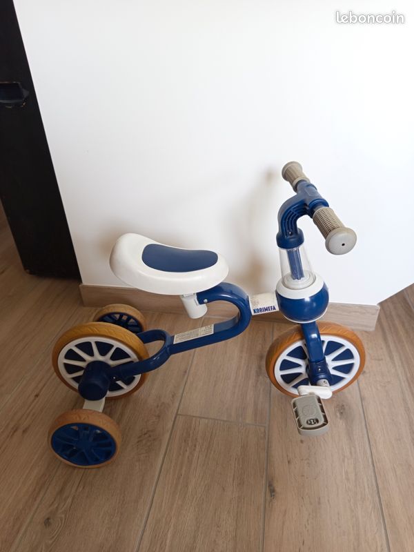 Tricyque évolutif 5-en-1 KORIMEFA – Vélo D'équilibre Avec Poignée Parentale, Siège Réglable – Pour Enfants 1-3 Ans, Blanc