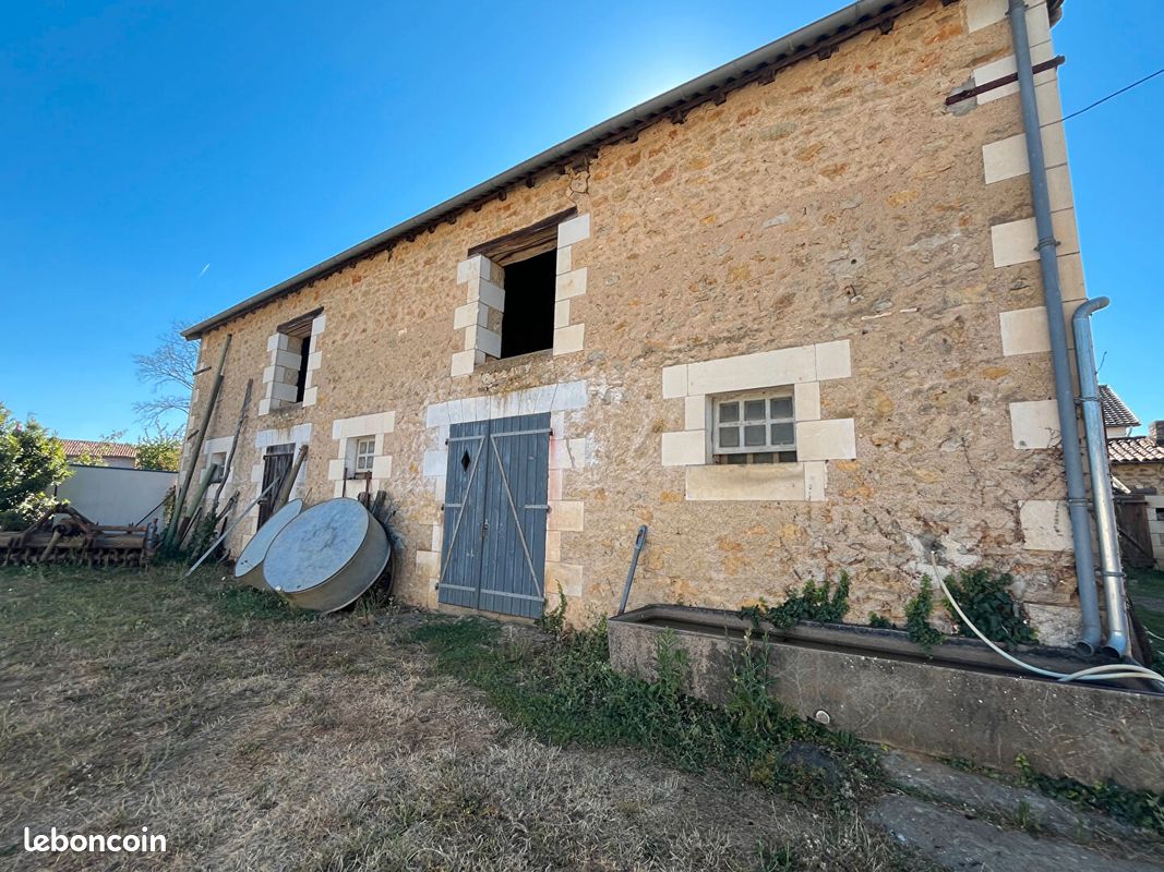 Maison 4 pièces 300 m² · à Smarves · 300 m² · 193 000 €