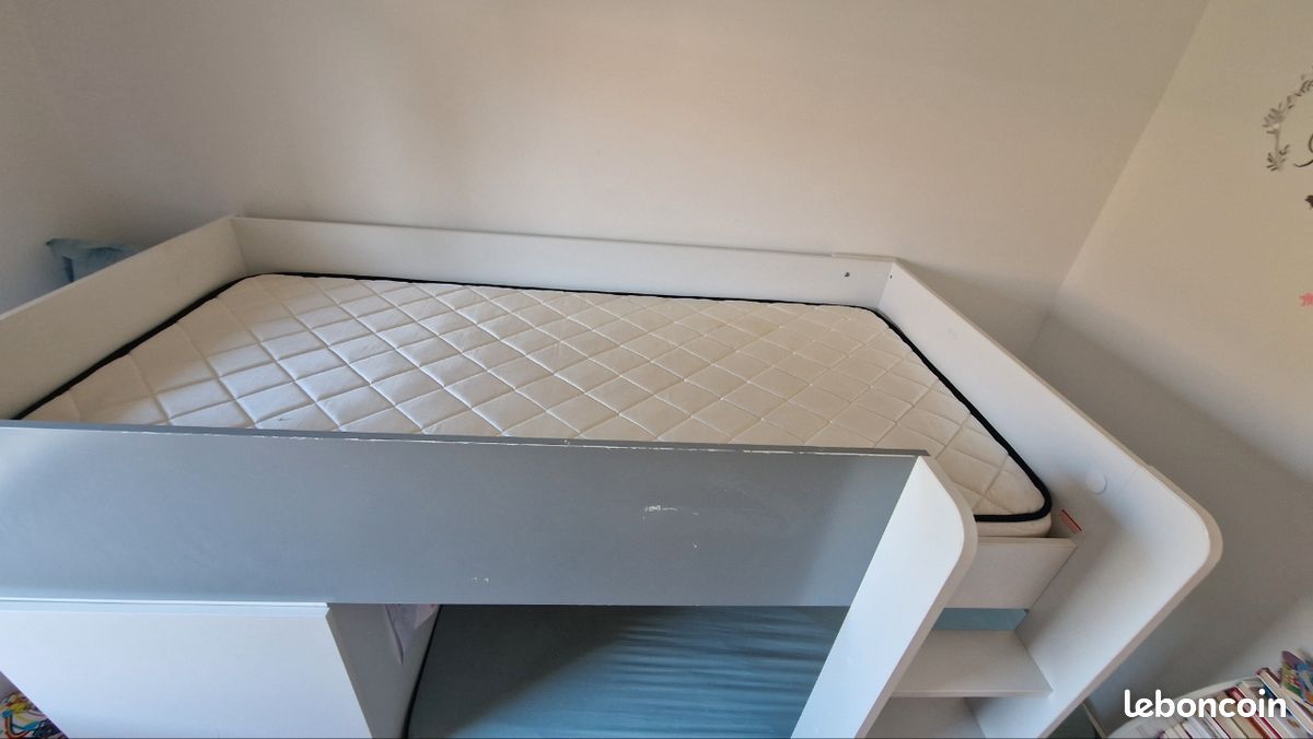 Lit superposés avec un placard et deux tiroirs vendus avec les deux matelas (image 2)