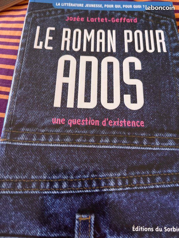 Josée Lartet-Geffard: Le roman pour Ados / Une question d’existence (Livre broché neuf Éditions de Sorbier) (image 1)