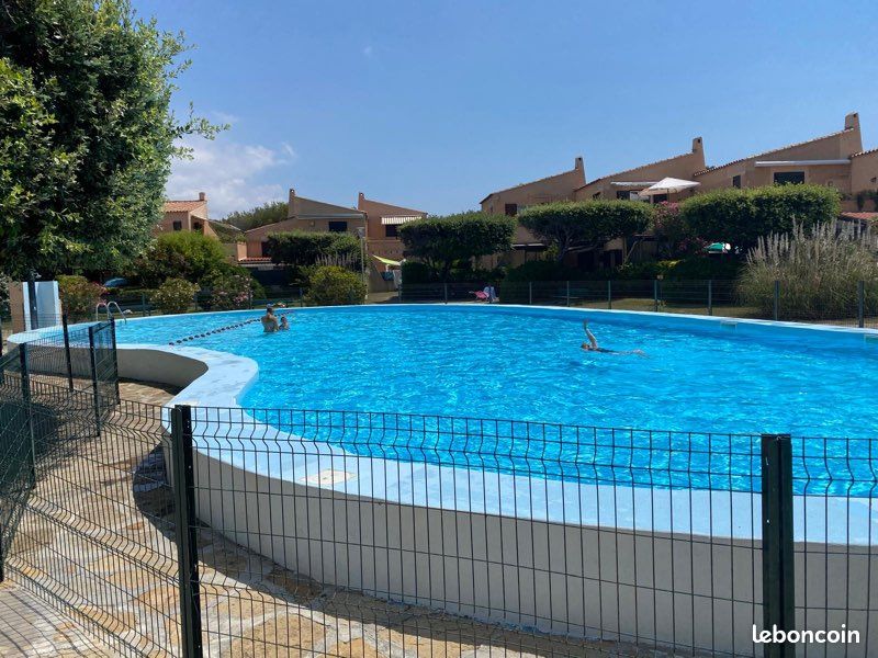 Résidence face à la mer avec piscine (image 1)