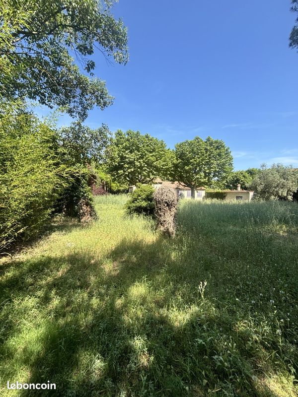 Terrain à bâtir de 300 m² à LUYNES (13) · à Aix-en-Provence · 187 500 €