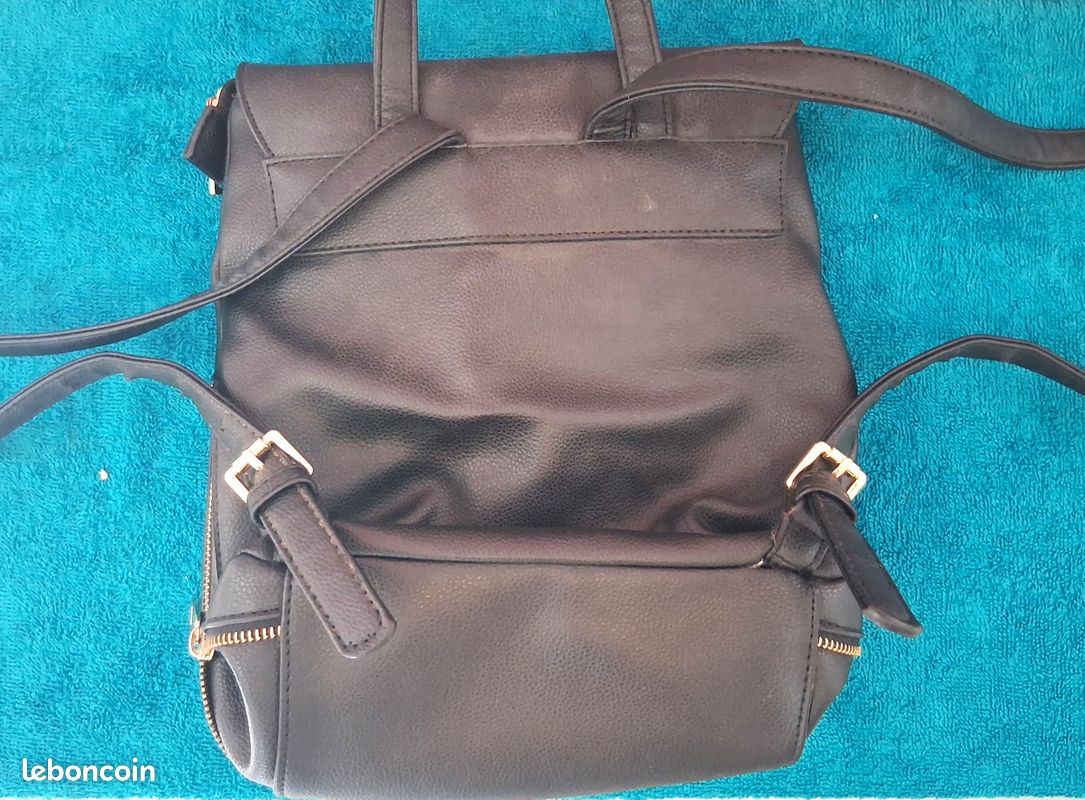 VIDE GRENIER -Sac à main noir - femme -Très bon état (image 4)
