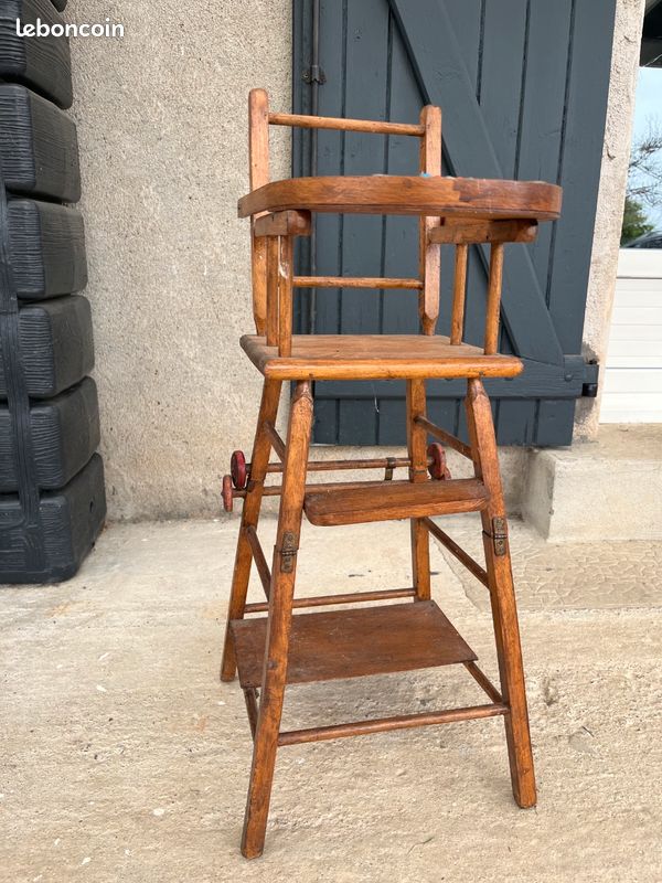 ANCIENNE CHARMANTE CHAISE haute de bébé en bois pour poupée. Haut 65 cm ANCIENNE CHARMANTE CHAISE haute de bébé en bois pour poupée. Haut 65 cm