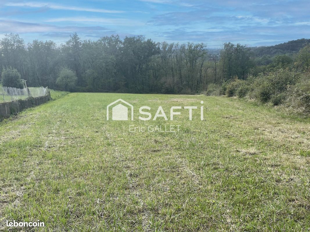 Terrain 3343 m² · à Brive-la-Gaillarde · 3 343 m² · 89 990 €