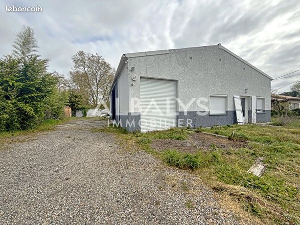 Parking/box 200 m² Les Billaux