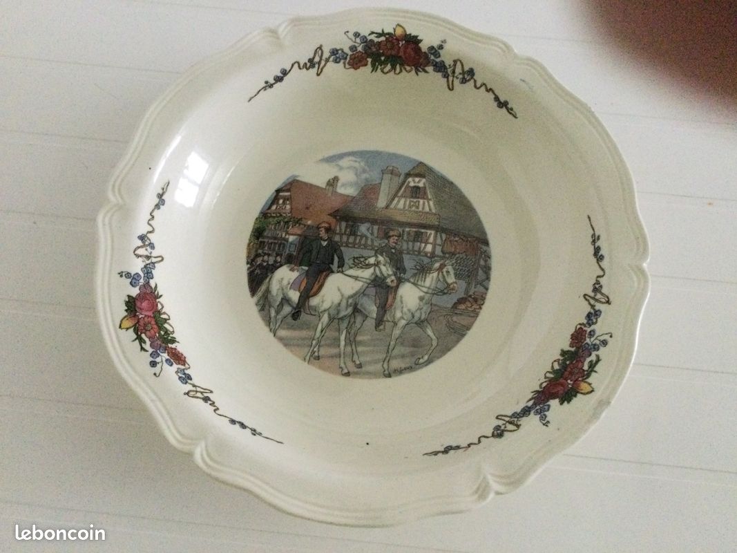 Ancien Plat rond creux OBERNAI SARREGUEMINES signé H LOUX (image 1)