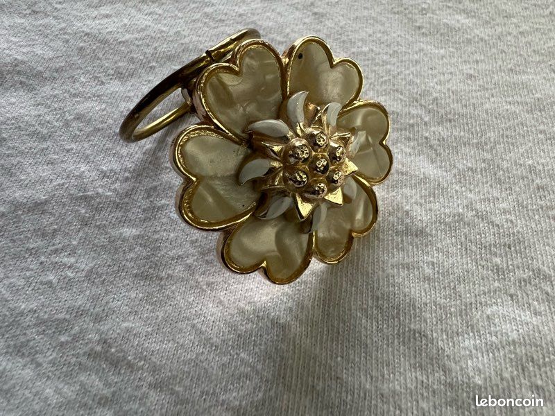 Pince à Foulard Vintage En Métal Doré - Motif Filigrané Fleur - Occasion