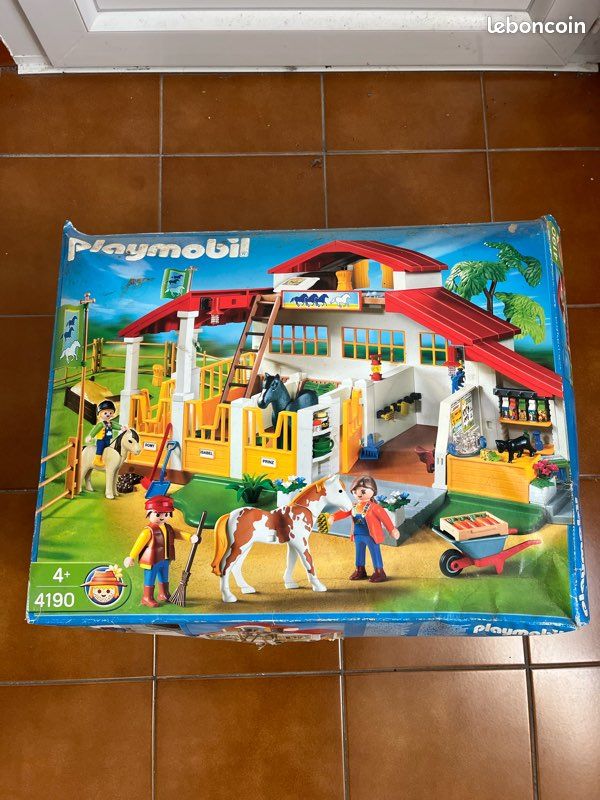 Gros Lot Centre équestre Playmobil – + De 50 Animaux Et Accessoires – Occasion (indissociable)