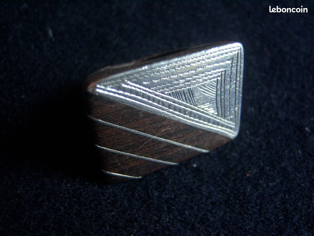 Bague ethnique en ébène et argent gravé Touareg? (image 1)