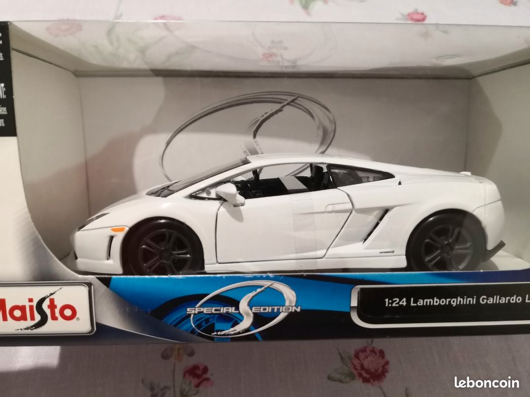 Miniature Lamborghini 1/24 (image 2)