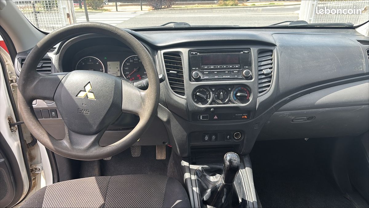 Mitsubishi L200 2.4 DI-D 154CH CLUB CAB INFORM CLIM (image 6)