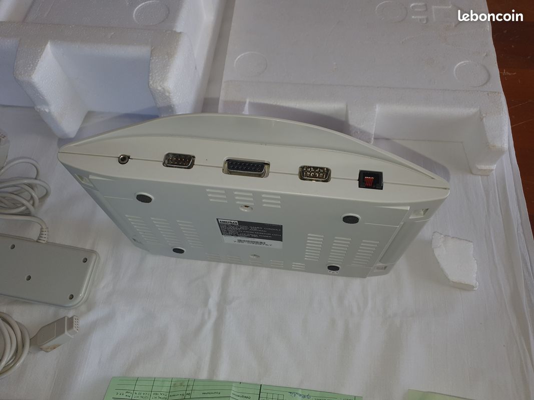 Console Amstrad GX 4000 En Boîte - A73 Console Amstrad GX 4000 En Boîte - A73