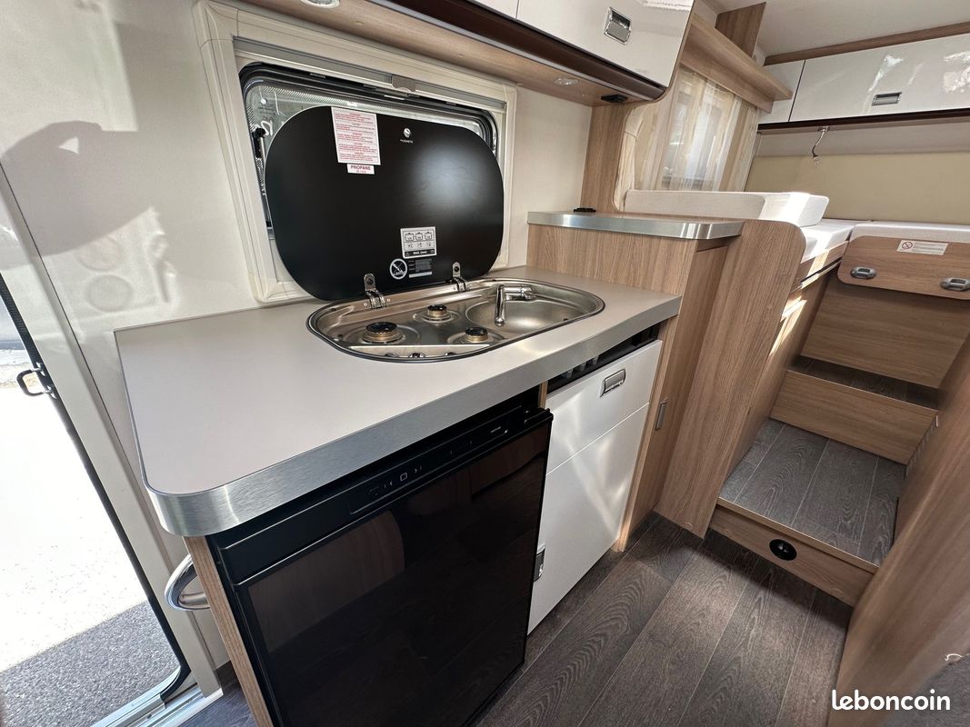 PRIX CANON Profilé Lits jumeaux largeur2m14 Laika Kosmo Compact 9 + Panneau Solaire + TV + Caméra de recul + 6m65 + Soute Garage + 14 281kms + charge utile 942KG (image 3)