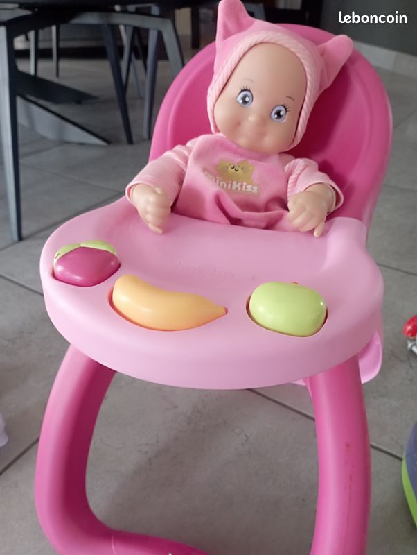 Chaise haute avec poupee smoby (image 1)