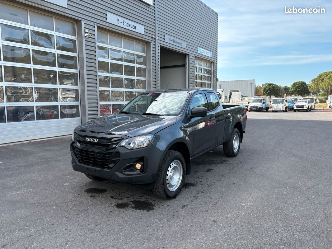 NEW ISUZU D-MAX B-STRONG SPACE 2.2L M/T 6 Rapports (image 1)