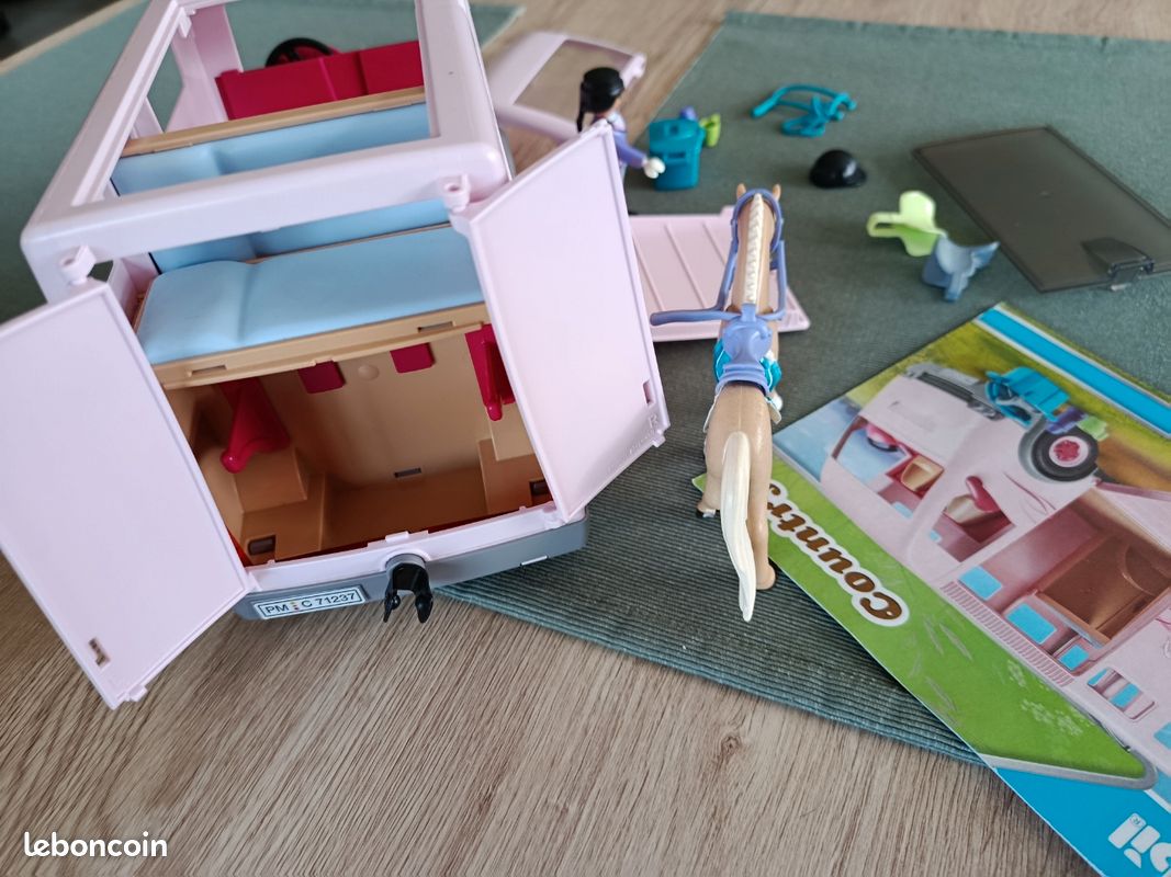 Playmobil 71237 Country : Van avec cheval (image 4)