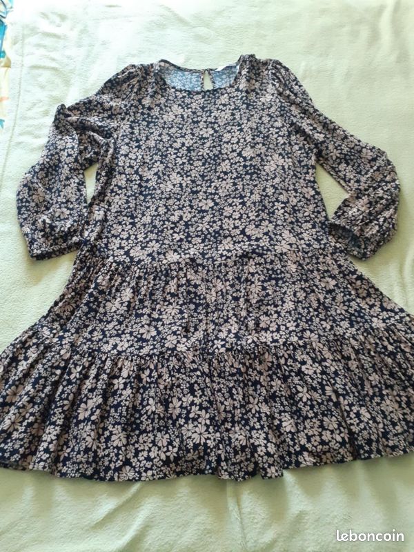 Robe Pull Camaïeu Taille 36 Occasion Très Bon état - Gris, Manches Courtes, Col V, Matière Acrylique Mi-saison