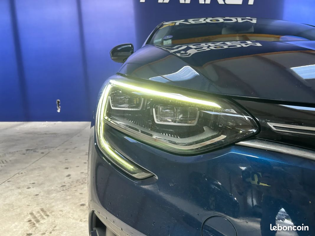 RENAULT Megane 1.3 140ch INTENS - 2020 - CarPlay - Boîte auto - Attelage - Caméra De Recul - Régulateur - Lumière D'Ambiance - Carte Main Libre (image 47)