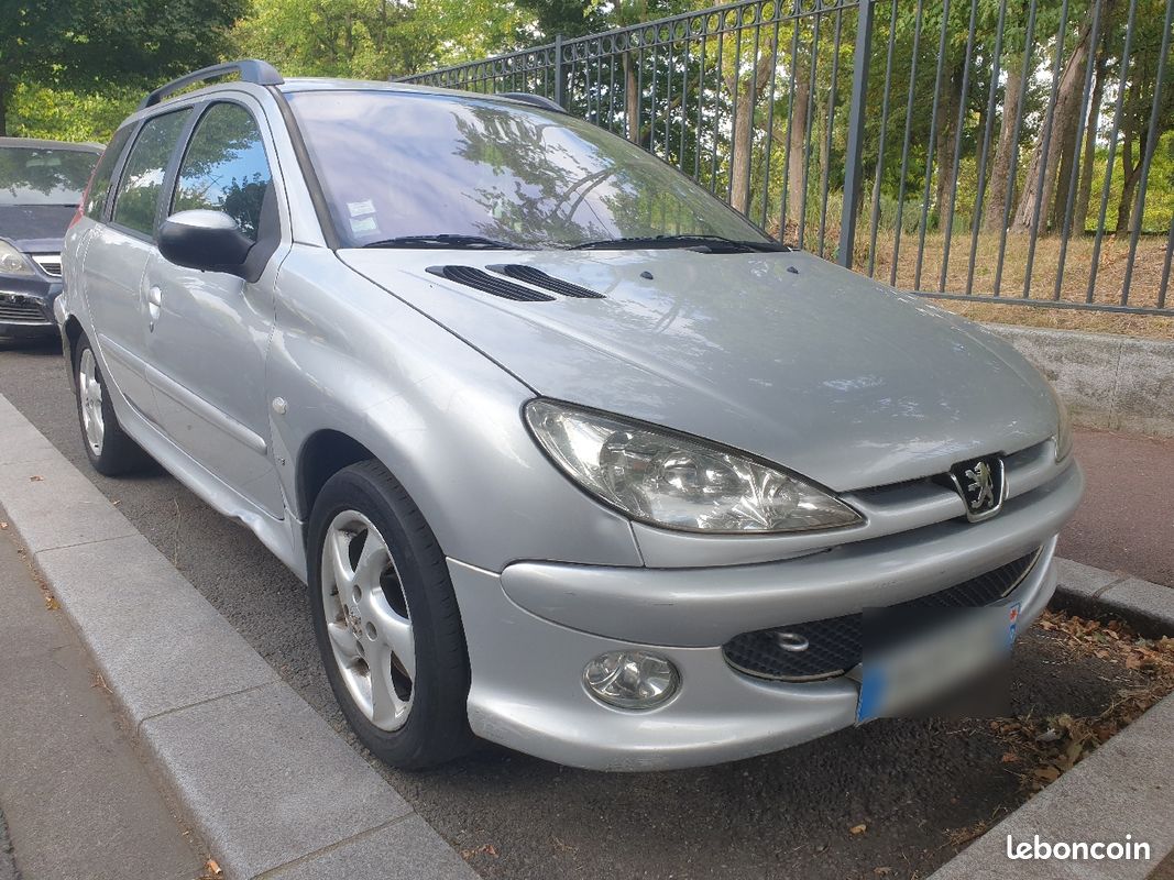 Peugeot 206 break 1.6i litres essence crit'air 3 - Voitures