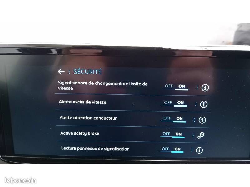 Peugeot 2008 Hybrid 110 e-DCS6 Allure (image 13)