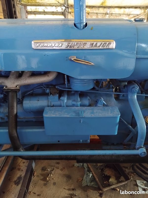 387.347 TRACTEUR FORD BLEU AVEC SEMOIR - Vesoul Modélisme