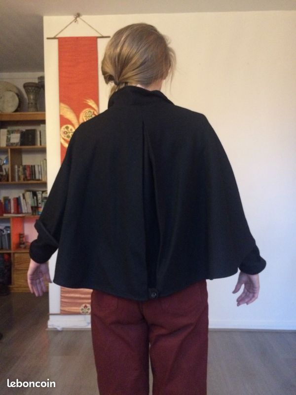 Veste-cape noire (image 3)