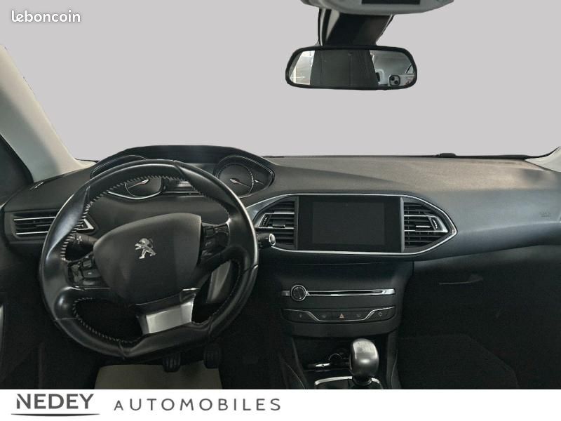 Peugeot 308 1.2 PureTech 130ch S&S Allure (image 8)