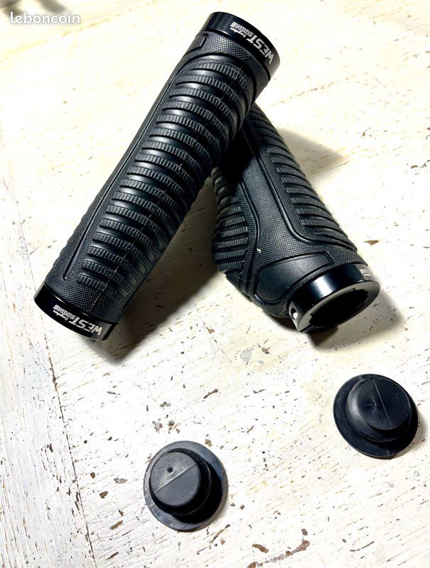 Achetez Stamp Single Lock-On poignées vtt Reverse Components maintenant